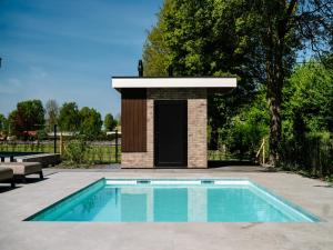 Stay with Private Pool & Hot Tub