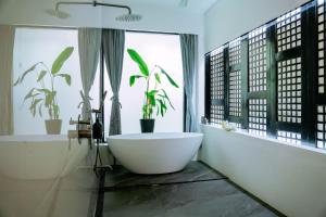 Stunning luxe 220sm villa by the sea entirely private with own pool