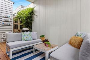 Luxury Coastal Escape - 5min Beach 1min Cafes