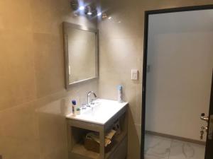 Casa con pileta, todos los servicios