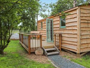 Shepherds Hut Two - Uk48783 - 4hvězdičkové hotely ve městě Llangefni