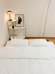 3Near Hongdae Station, 30sec on foot