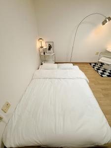 3Near Hongdae Station, 30sec on foot