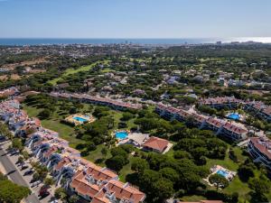 5 star Luxury SevenPines apartment with large balcony and 3 communal pool