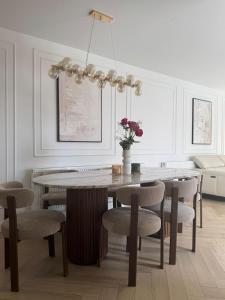 Stylish SuperKing and King Ensuite Bedrooms in Dublin