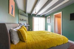 1918 Duplex with Character City Center