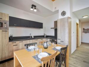 Appartement T3 confortable à Les Saisies avec balcon et parking - FR-1-809-28