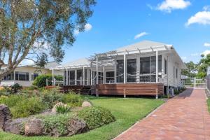 Esplanade Ease - Absolute Beachfront in Hervey Bay