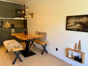 2 pièces pour 4 personnes, 3*, exposé Ouest, WiFi, balcon - FR-1-263-573