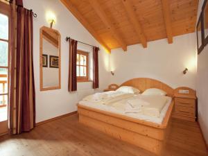 Chalet in Königsleiten near Ski Bus, Pool