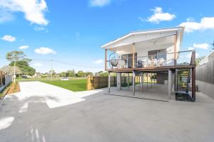 Bay Breeze Beachhouse