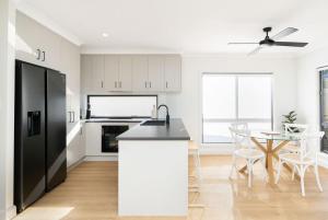 Bay Breeze Beachhouse