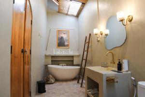 Ubu Villa Lemme with Rustic Mediterranean Style