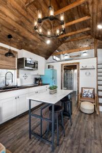 Lifes a Beach - 3 Acres with Hot Tub