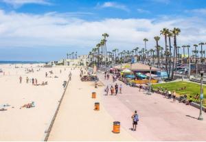 Amazing 2bdr Huntington Beach Home