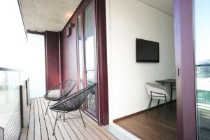 High Rise Balcony I Roof Top Pool I Close to Metro