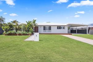 Private Poolside Paradise -PoolBar - Walk to Beach