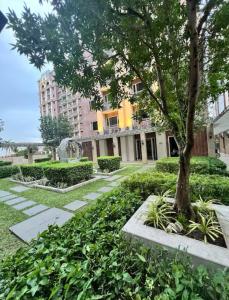 Monarch Park Suites WS