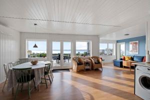 Newly Restored Cottage With Panoramic Sea Views