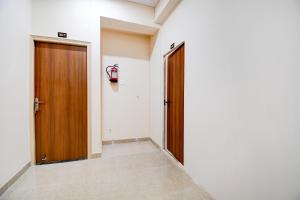 Super Townhouse Kumhrar Archeological Park Formerly Hotel Karuna Palace