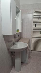 La casa di Davide con giardino e garage