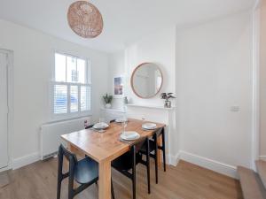 Seabreeze Retreat - Uk49968