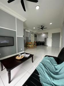 Platino 2BR Paradigm Mall Netflix Youtube BySTAY
