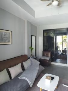 Mamays Place Barkada Room