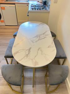 Two Bedroom Hanwell Modern Nest