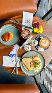 Marina Bay One & Two Bedroom Apartment, Swimming pool, gym, workspace ,Wonderiss Homes Westland Living