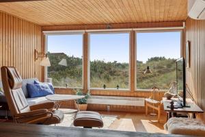 Well-Kept 70S Holiday Home Near The North Sea