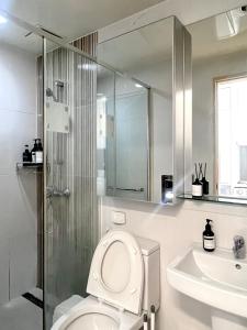 Dangsan , Hongdae, Hapjeong Station 1 stop Han River View