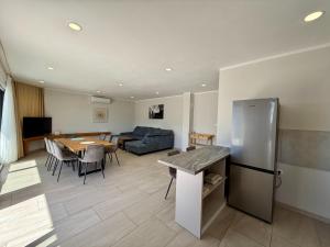 Modern villa with swimming pool and sea view