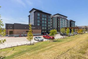 Sandman Signature Dallas Las Colinas Hotel & Suites - 4hvězdičkové hotely ve městě Irving