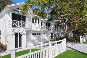 The SALTY PALMS Luxury Beach Houses