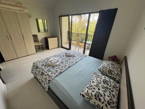 The White Houses Complex