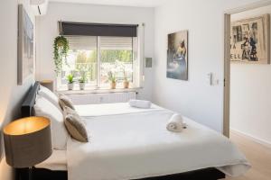 Prime Location apt w wifi & near poppodium 013