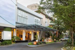 HARRIS Hotel & Residences Sunset Road