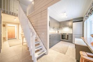 Lavi Chalet by Aavalevi