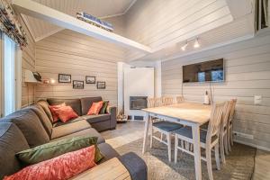 Lavi Chalet by Aavalevi