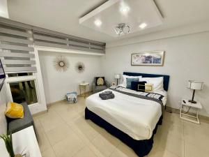 Isla Verde Beachfront Retreat with parking