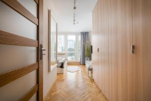 Krochmalna Spacious Apartment by BookingHost