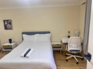 House - Sleeps 9 - Parking - Garden