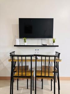 Contemporary City Suite with Relaxing Charm