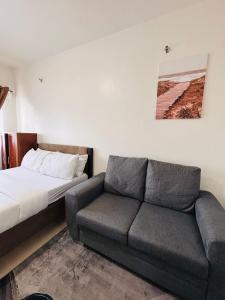 Contemporary City Suite with Relaxing Charm