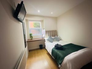 Lovat House - Large 6-Bedroom Property