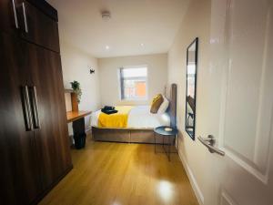 Lovat House - Large 6-Bedroom Property