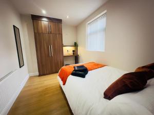 Lovat House - Large 6-Bedroom Property