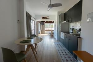 Seamount, Apartment beside Beach with Balcony