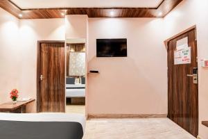 Hotel O Kolkata Rabindra Sadan Metro Station